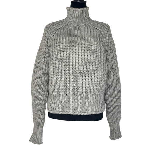 H&M Sweaters - H&M Grey Knit Cropped Long Sleeve Turtleneck Sweater